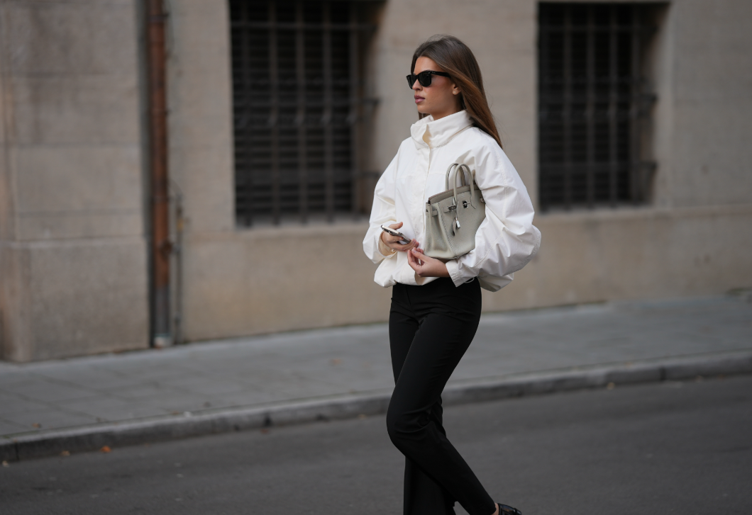 A fekete nadrág megint tarol – mutatjuk, milyen színekkel érdemes párosítanod az idei szezonban