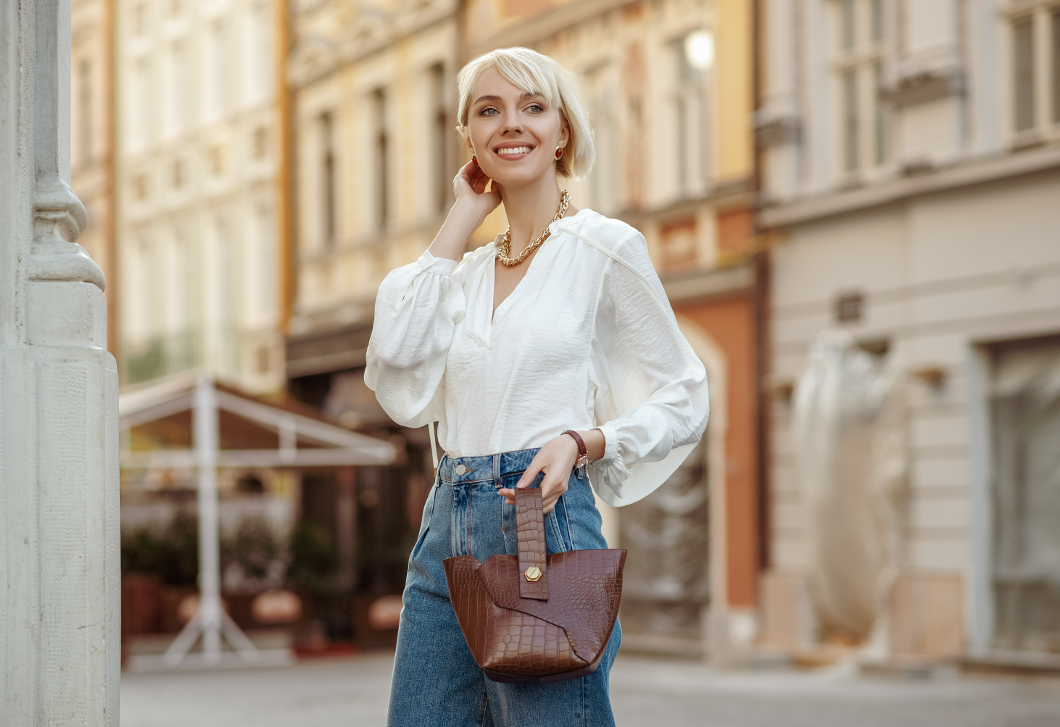 Ez a nyári felső most a legmenőbb, minden divatblogger ezt viseli