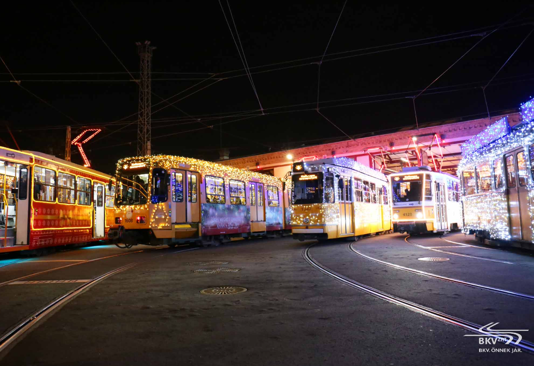 Ünnepi ragyogás Budapesten – elindultak a főváros kivilágított járművei