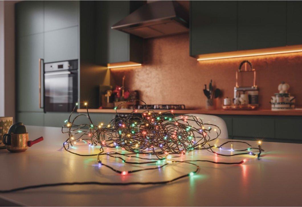 Zseniális trükk a karácsonyi fényfüzérekhez – így nem gabalyodnak össze többé