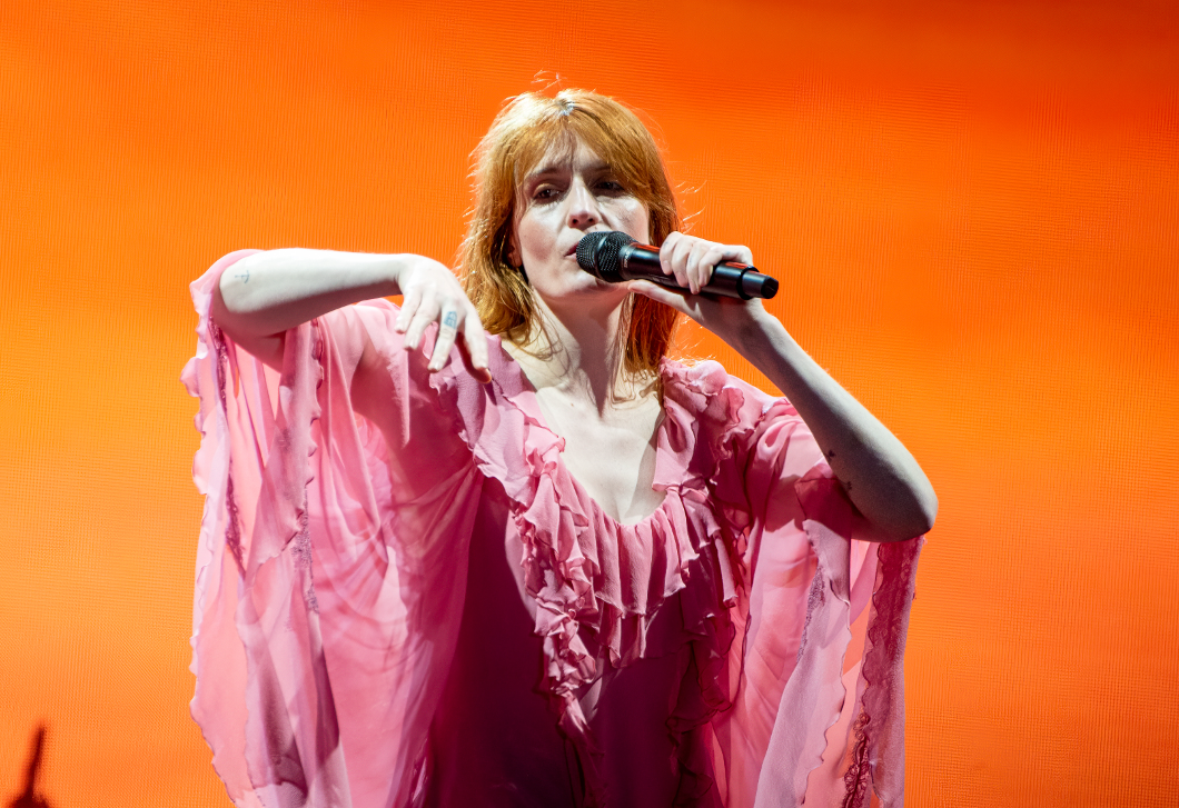 „Életmentő műtéten kellett átesnem” - A Florence and The Machine énekesnője megrendítő vallomást tett