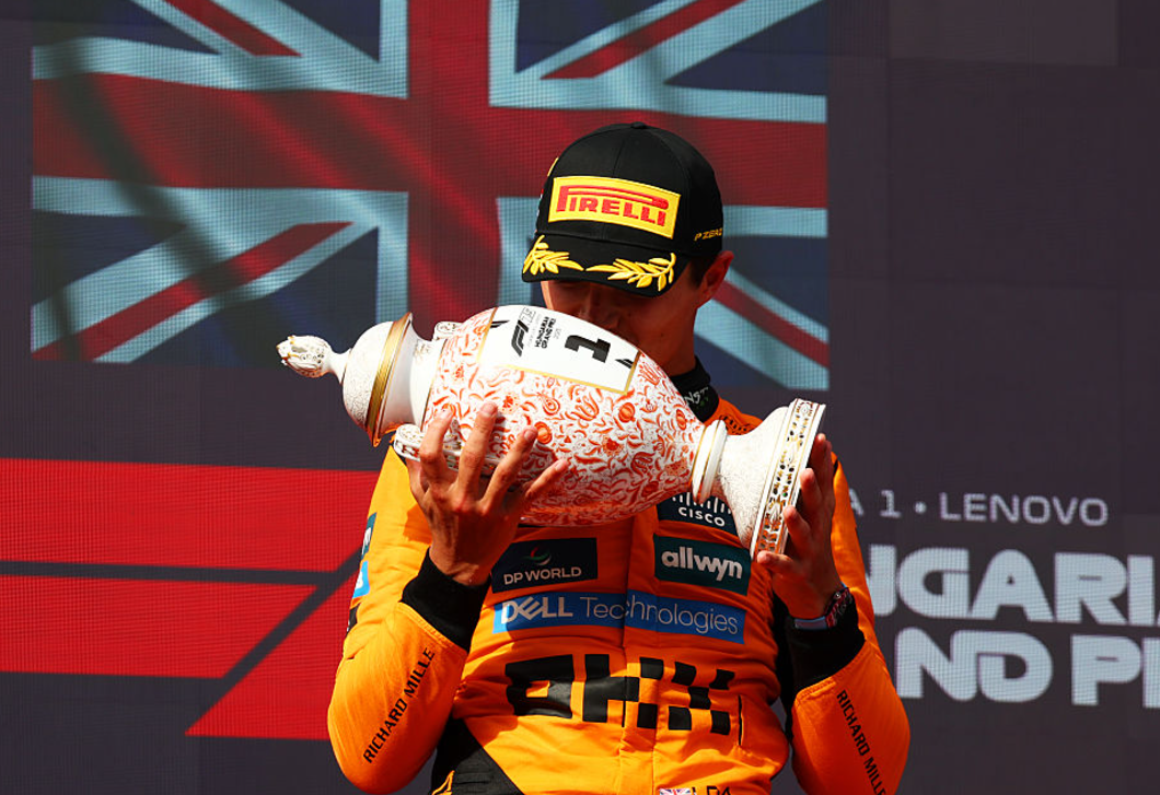 Forma-1: mutatjuk, a Hungaroring dobogósainak járó trófeát – FOTÓK