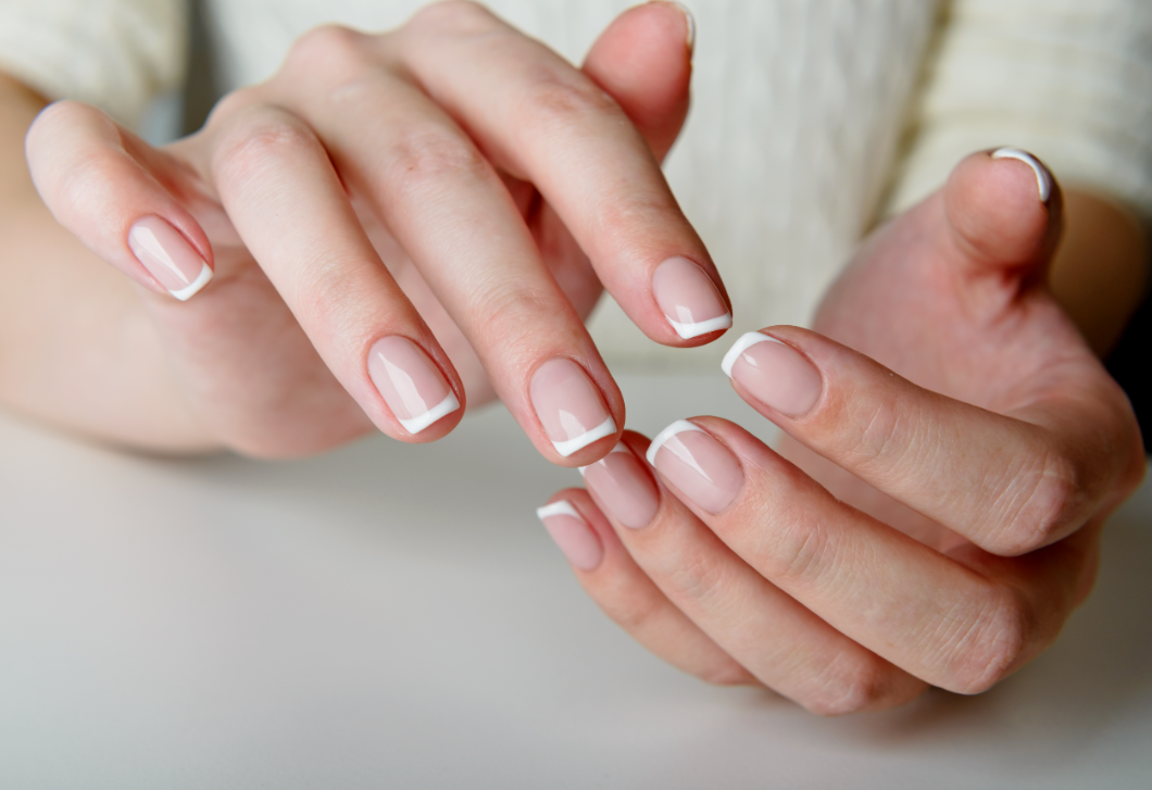 Ezeket a menő francia manikűr trendeket neked is ki kell próbálnod 2026 januárjában