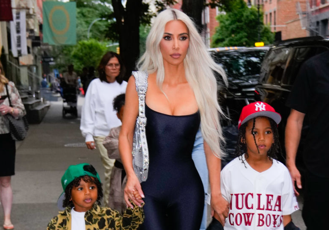 „A dadák nevelik a gyerekeket” - Kim Kardashiant erősen bírálták