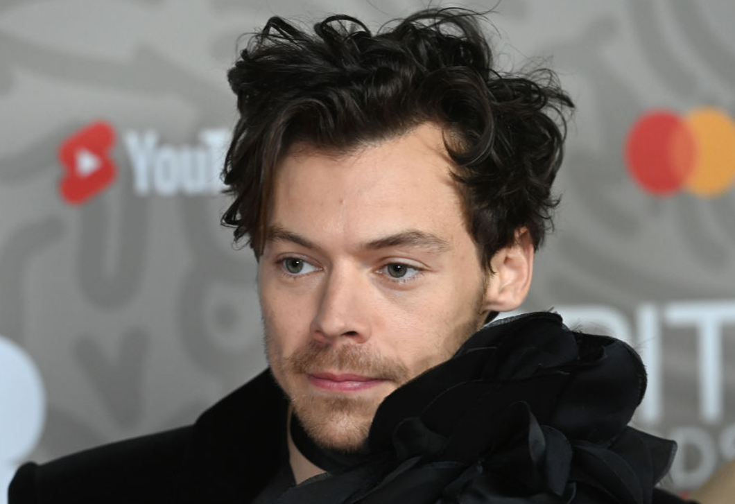 Harry Styles megsérült - veszélyes divat terjed a koncerteken