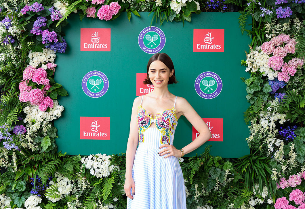 Fotók: Lilly Collins ebben a különleges ruhában jelent meg Wimbledonban