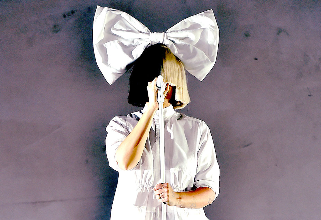 Válásáról vallott Sia: „3 évig felkelni is alig tudtam”