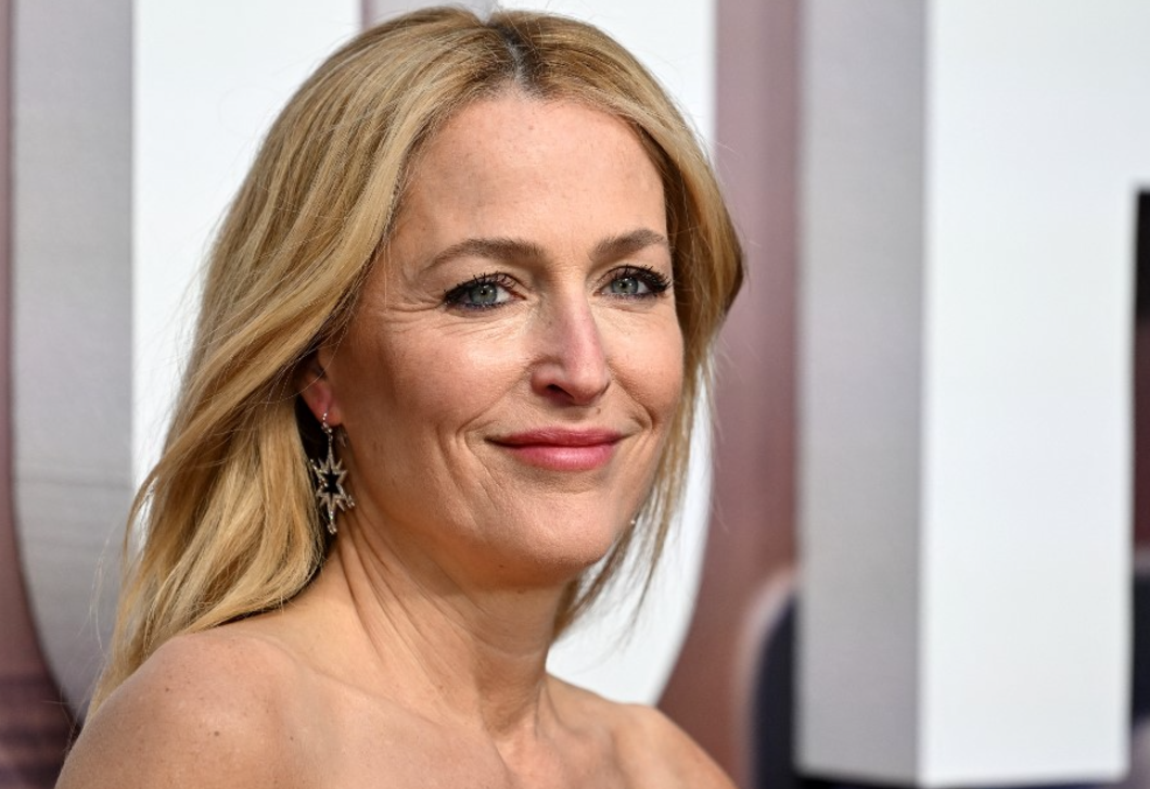 Az igazság odaát van – Gillian Anderson gyönyörű sötétfa konyhaszekrényei