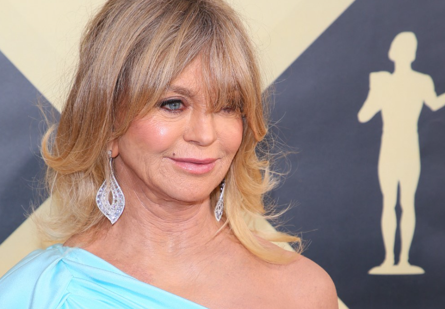 Goldie Hawn fehér konyhája megmutatja, mi jöhet a konyhai hátlapok helyére, főkép