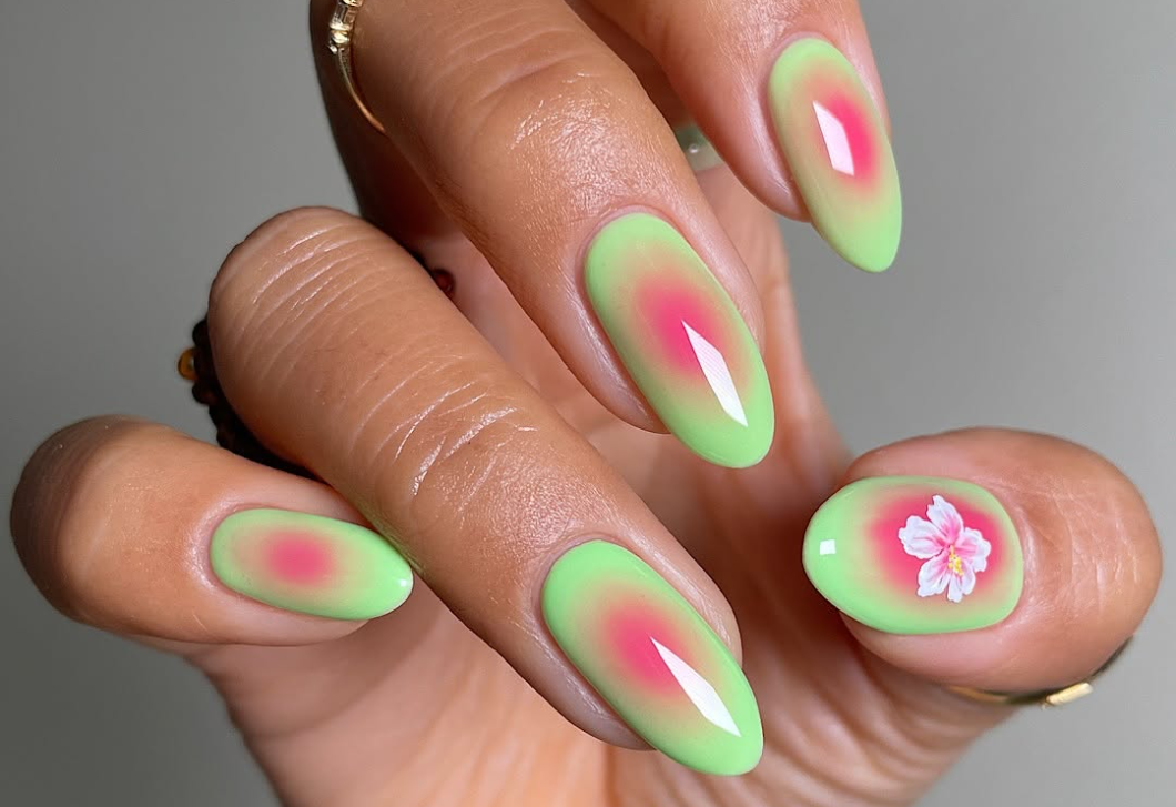 Manikűr a nyárra: próbáld ki te is a guava nailst!