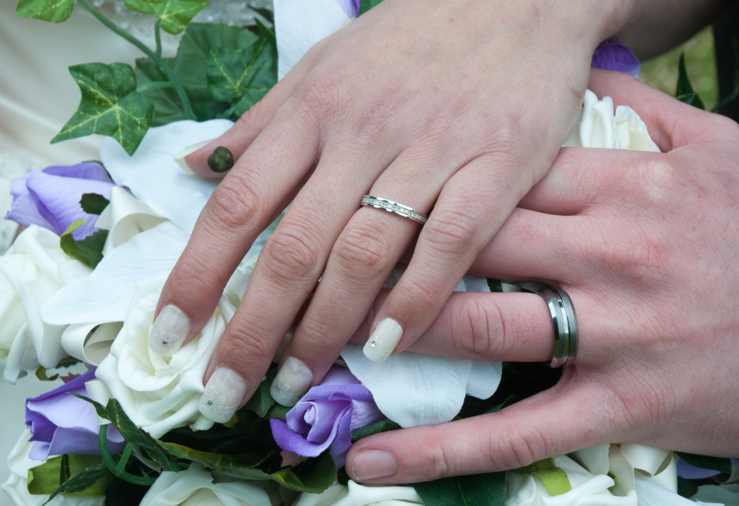 Jegygyűrűk, retinaékszerek – az örök szerelem szimbólumai