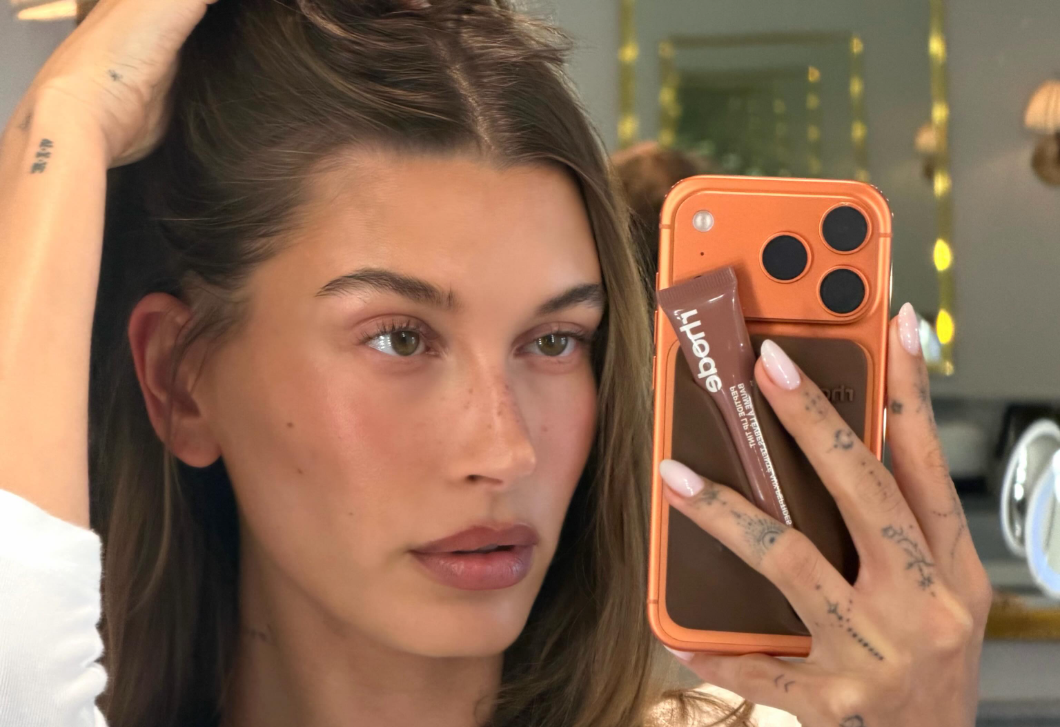 Hailey Bieber cukorkaszínű bikinije a nyár sztárja, ilyet akar most mindenki