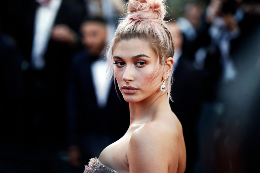 Hailey Bieber fehérneműs fotókkal tért vissza betegsége után