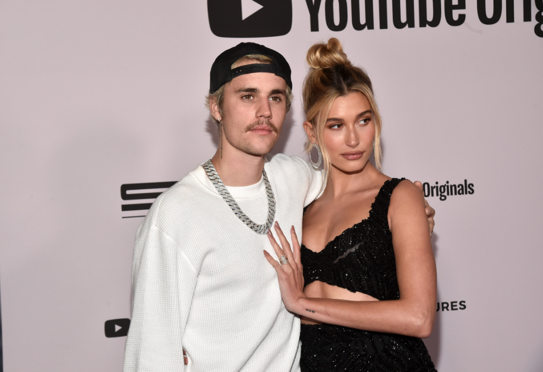 Hailey és Justin Bieber karácsonyi fotója felrobbantotta az internetet