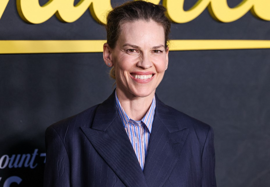 Nem kanapé, nem ágy – Hilary Swank gyönyörű nappalijának bútorát sokan azonnal elfogadnák, főkép