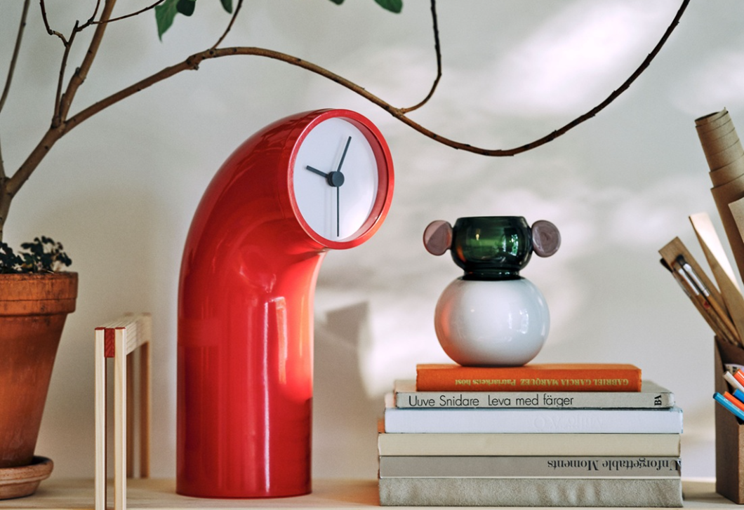 Felfújható fotel, forgó lámpa, falra akasztható szék – az IKEA most látványosan elszabadult