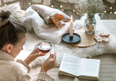 A hygge varázsa gyertyákkal: Az otthon melegének skandináv titka