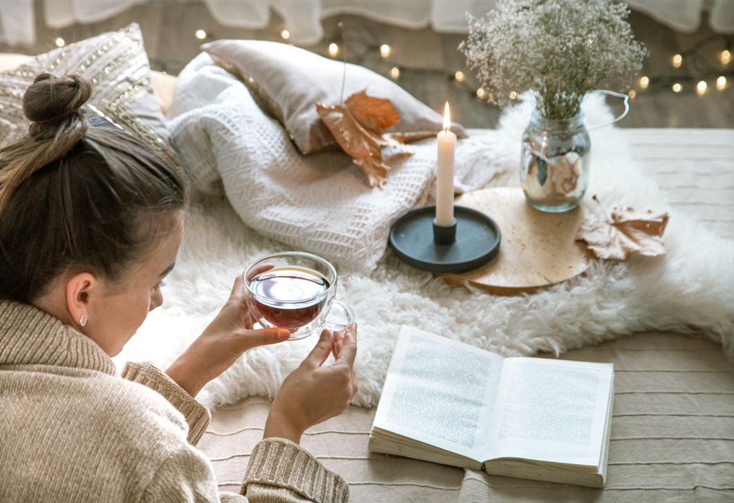 A hygge varázsa gyertyákkal: Az otthon melegének skandináv titka