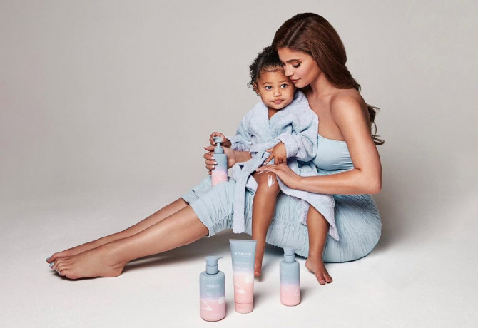 Babaápoló kollekciót dob piacra a várandós Kylie Jenner