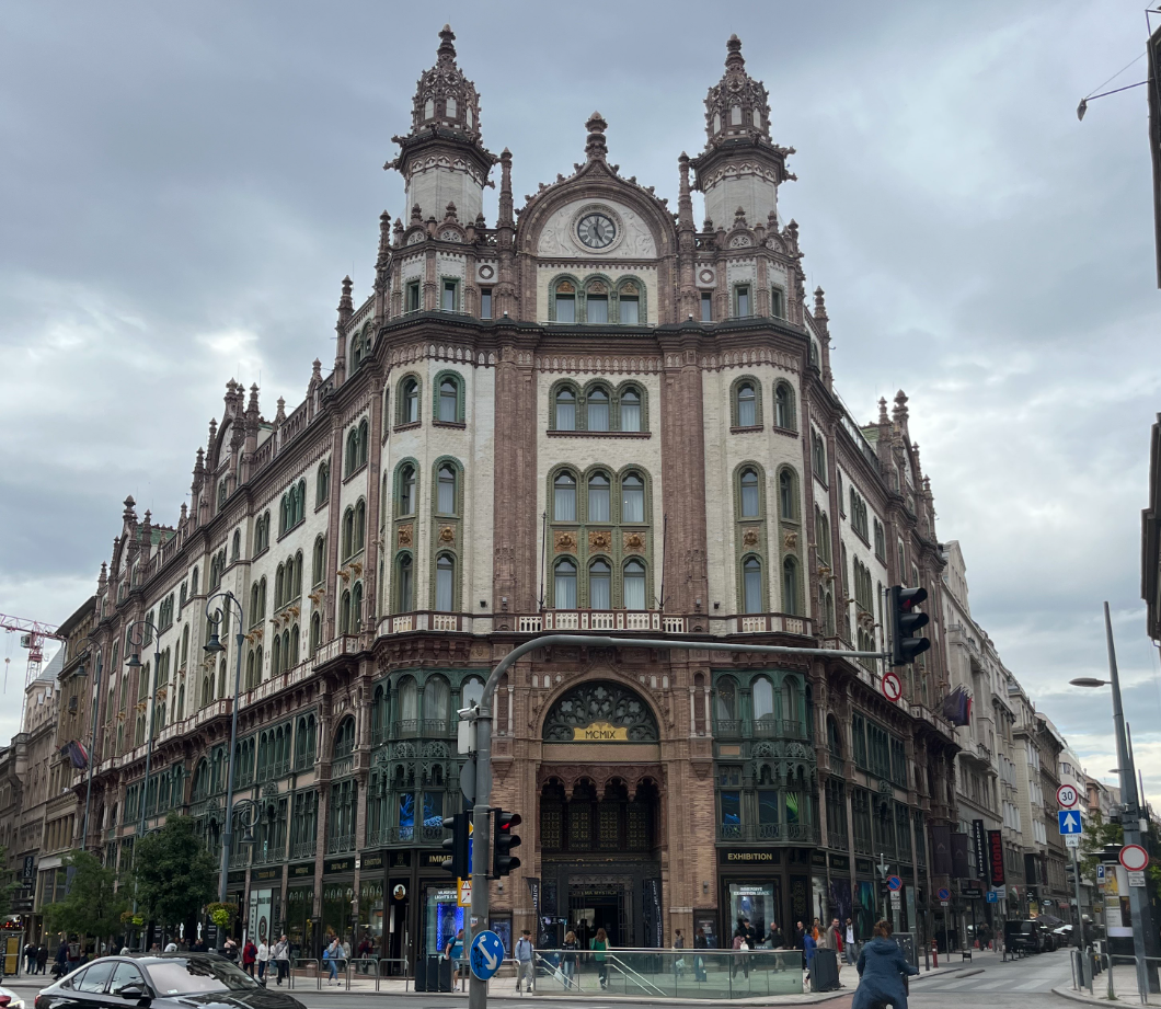 Párisi Udvar – milyen múltat rejt Budapest első, modern üzletháza?