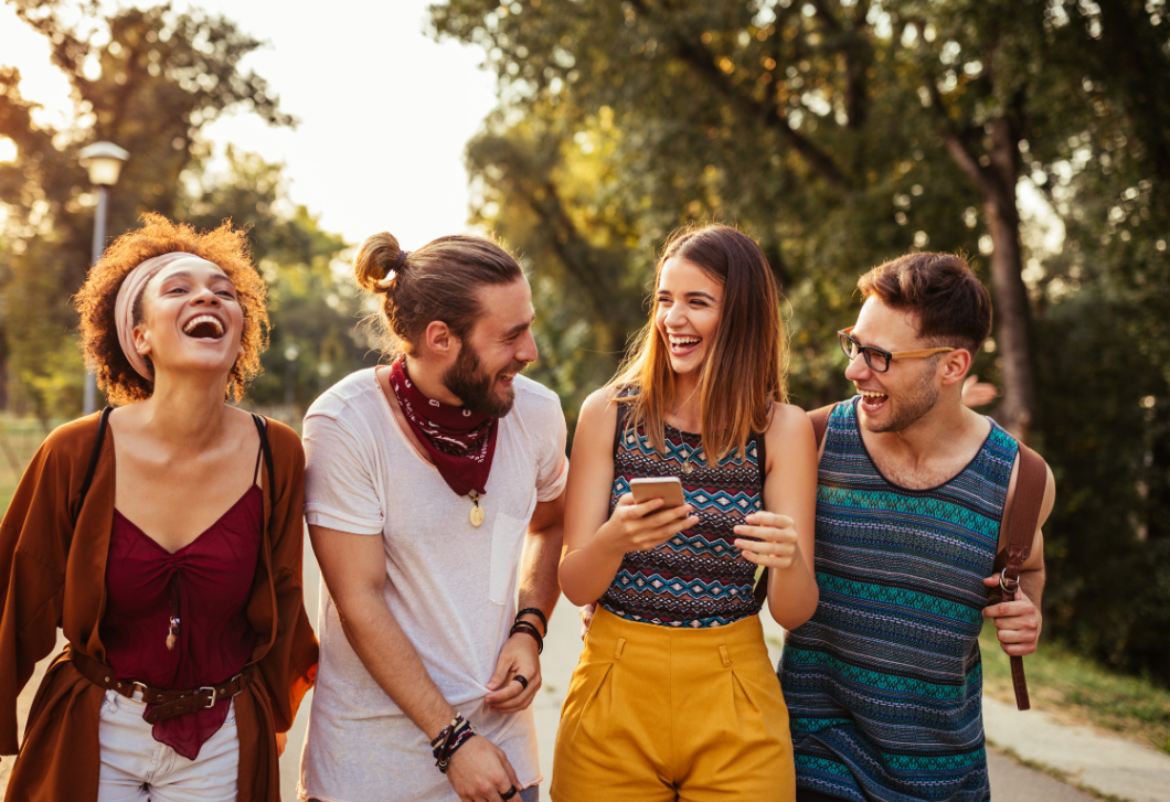 Csak kevés igazi barátod van? A tudomány elmagyarázza, miért jelez ez magas intelligenciát