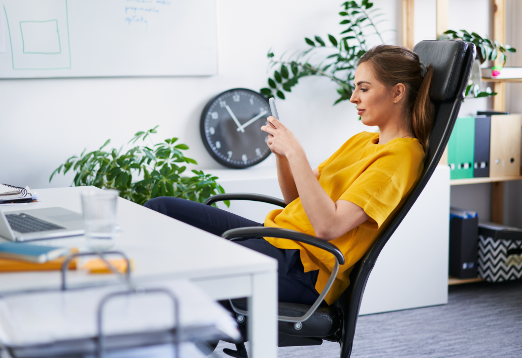 Az „irodai szék-fenék” kikészíti a nőket — így kerülheted el