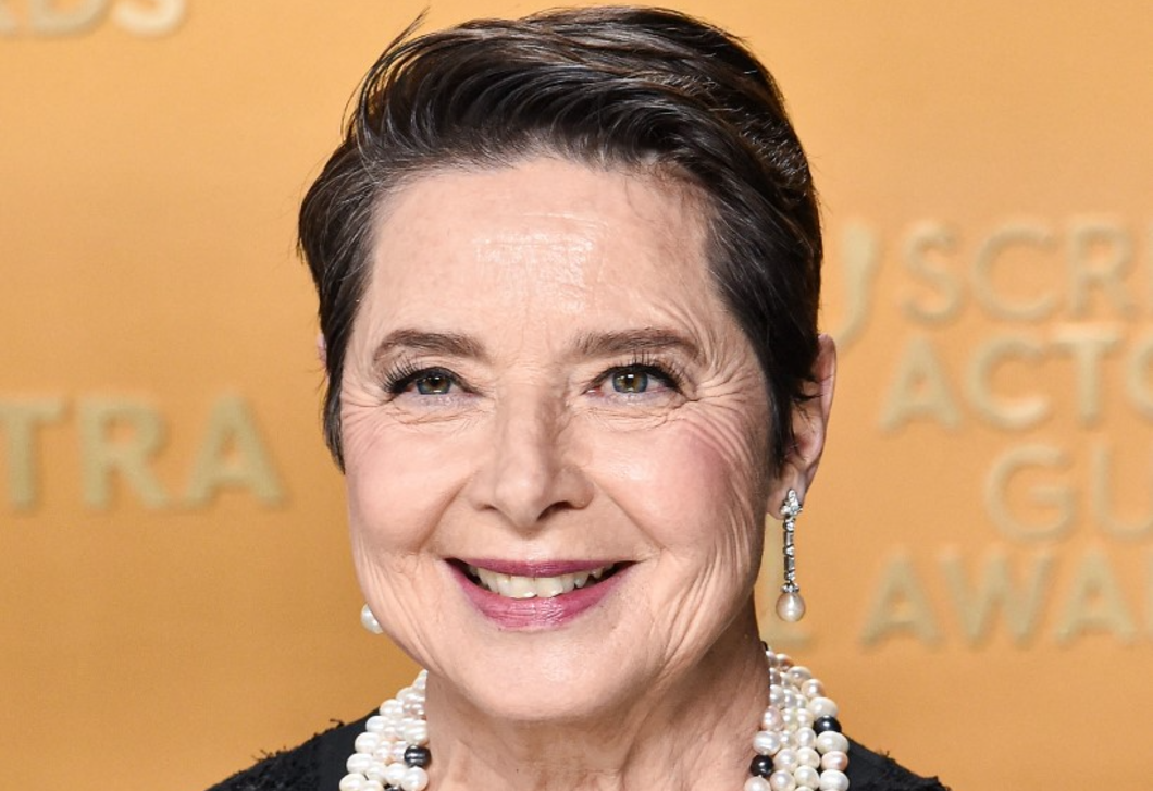 2026 legszebb rusztikus konyhája? Isabella Rossellini okos tárolással újraértelmezi a konyhaszigetet