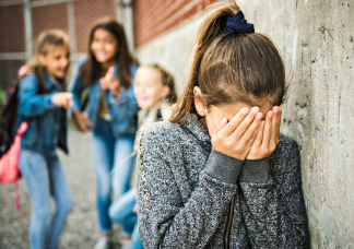 5 jel, amiből felismerhető az iskolai bántalmazás