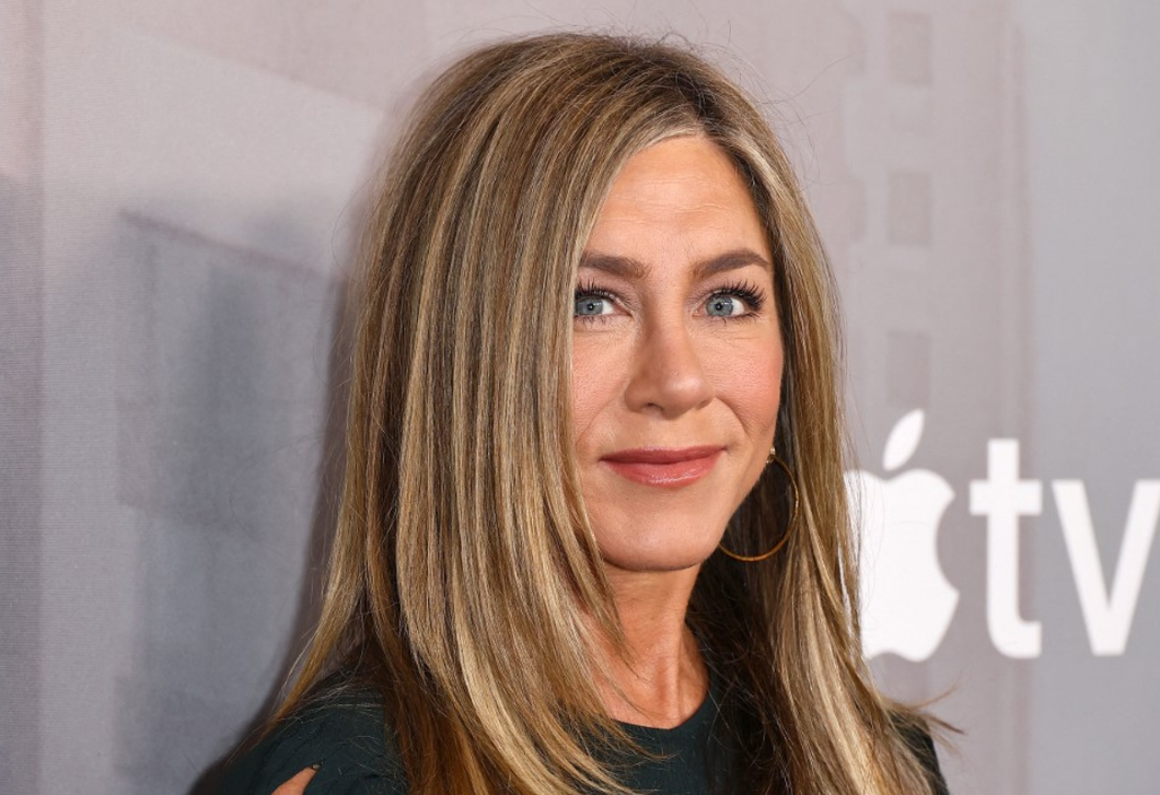 Egyre többen cserélik le erre az ereszcsatornát – Jennifer Aniston kertje megmutatja, miért