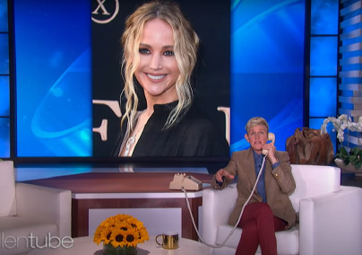 Jennifer Lawrence a mellékhelyiségből adott interjút Ellen DeGeneresnek