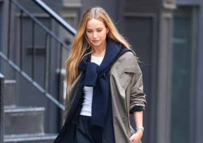 Jennifer Lawrence bebizonyítja, hogy a fehér póló is lehet sikkes