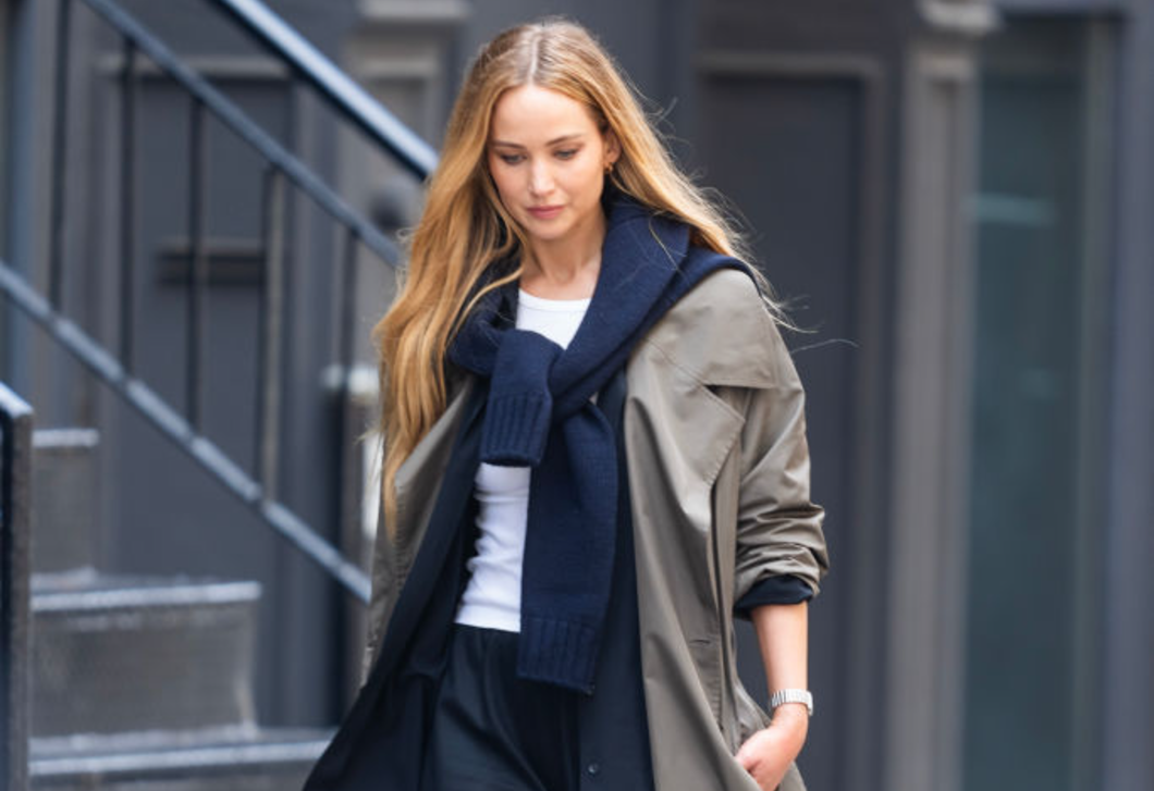 Jennifer Lawrence bebizonyítja, hogy a fehér póló is lehet sikkes