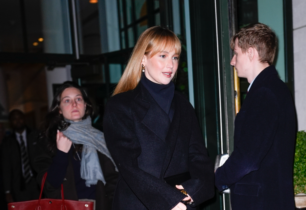 Jennifer Lawrence garbója az idei tél sztárja – egyszerű, de nagyszerű