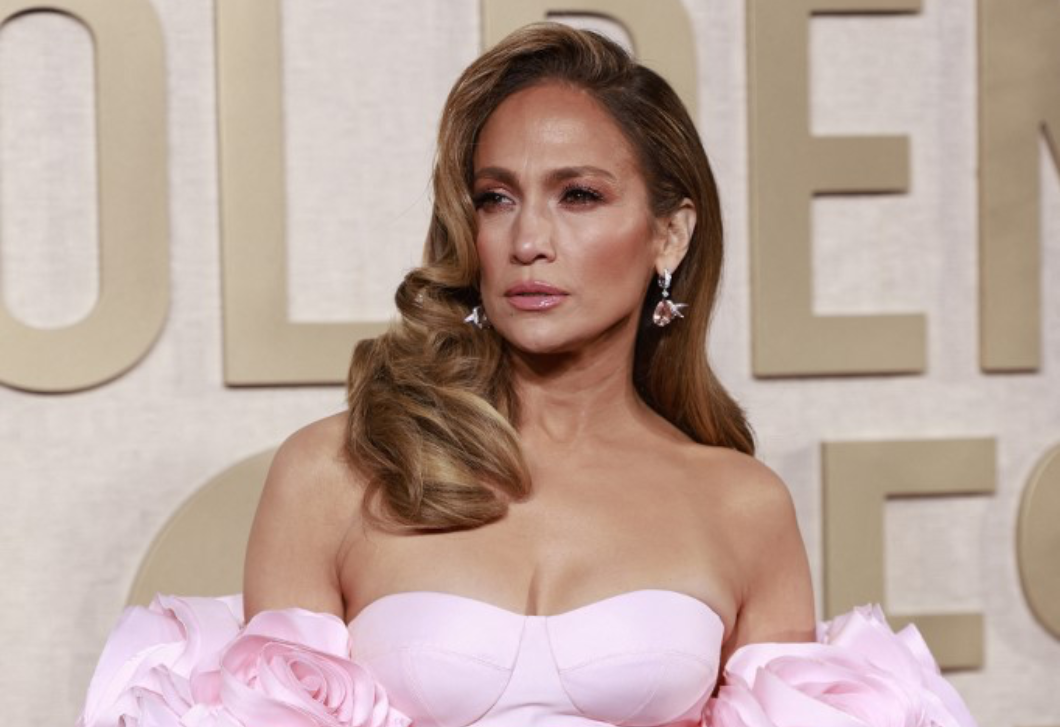 Fotók: Ilyen volt Jennifer Lopez Bridgerton ihlette születésnapja, elképesztő ruhát viselt