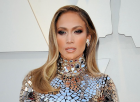 Jennifer Lopez 40 ezres táskáját imádják a nők, minden szetthez tökéletes
