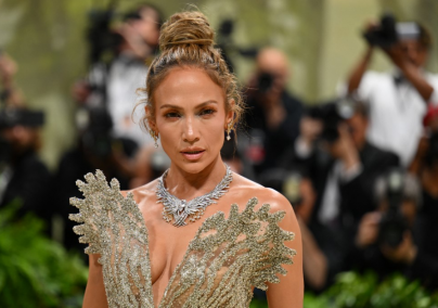 Jennifer Lopez maxiruháját akarja mindenkit, tökéletes nyárra