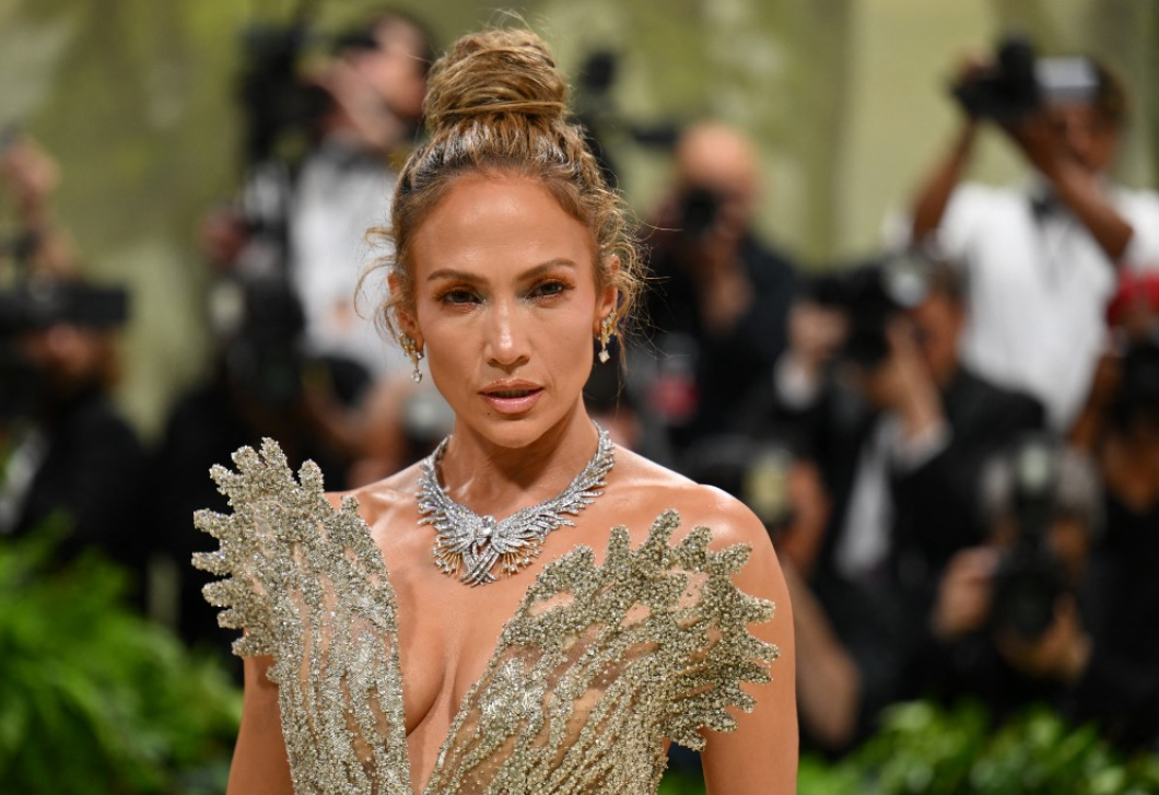 Jennifer Lopez maxiruháját akarja mindenkit, tökéletes nyárra