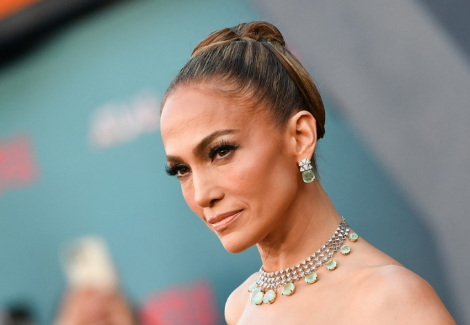 Jennifer Lopez rózsaszín szettjét imádja mindenki, tökéletes nyárra