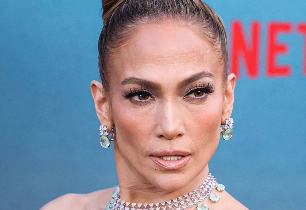 Jennifer Lopez sellő szoknyájáról beszél most mindenki, a szezon egyik legmenőbb darabja