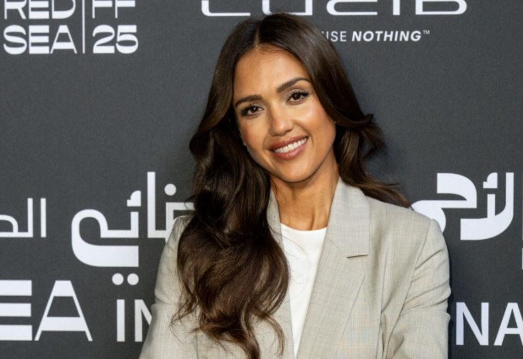 A semleges nappalik legnagyobb tévedése – Jessica Alba gyönyörű lakása megmutatja, mi hiányzik