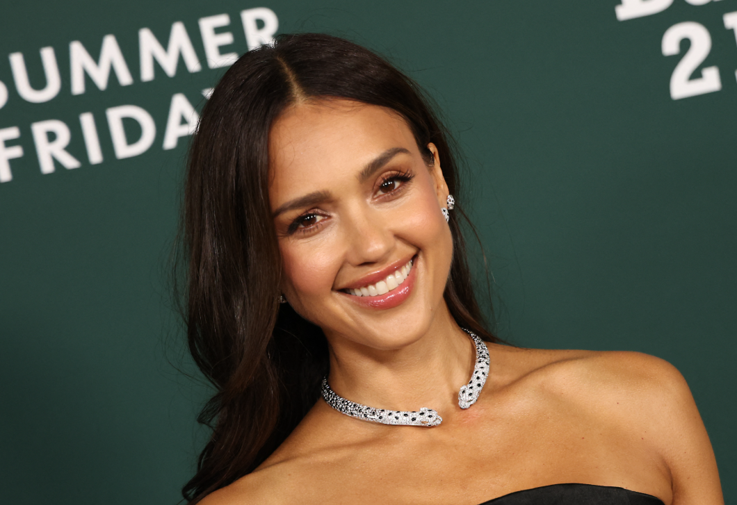 Jessica Alba őszi ruhatára párezer forintból lemásolható
