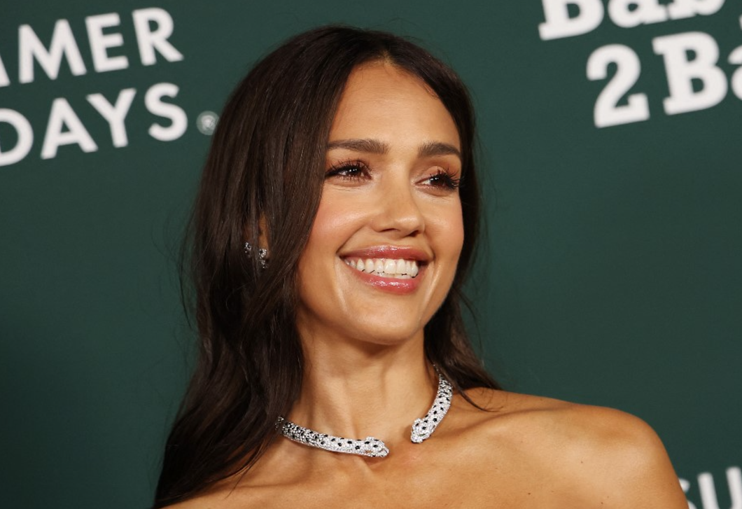 Ez a stílus tarol most az étkezőkben – Jessica Alba organikus székei a legújabb kedvencek