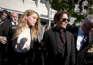 Amber Heard azt állítja, Johnny Depp brutálisan megerőszakolta