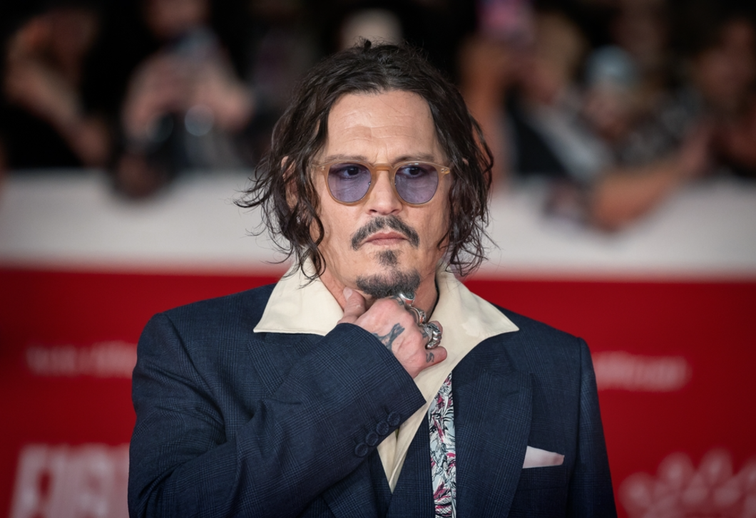 „Bottal vert meg” – Johnny Depp drámai vallomást tett a gyerekkoráról