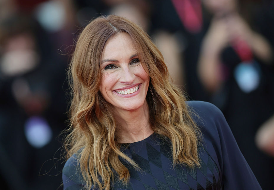 Julia Roberts az idei Velencei Filmfesztivál sztárja: ezt az estélyit választotta a vörös szőnyegre, főkép