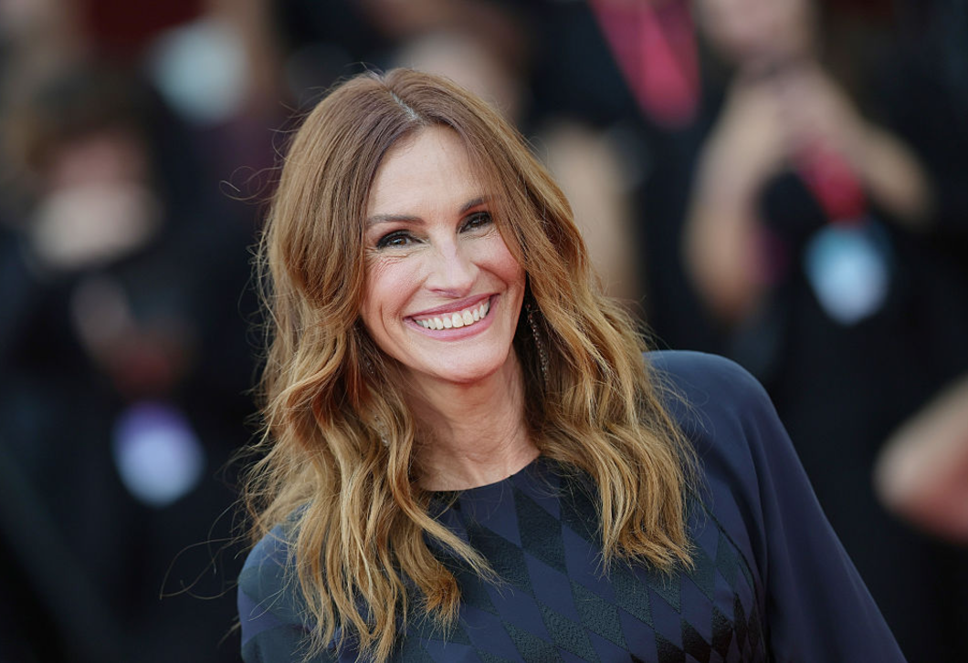 Julia Roberts az idei Velencei Filmfesztivál sztárja: ezt az estélyit választotta a vörös szőnyegre
