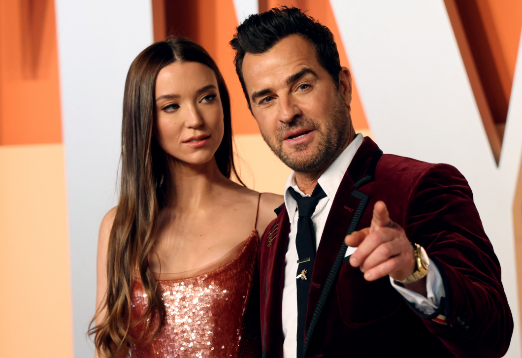 Jennifer Aniston volt férje 54 évesen életében először apa lett, így regált rá a színésznő