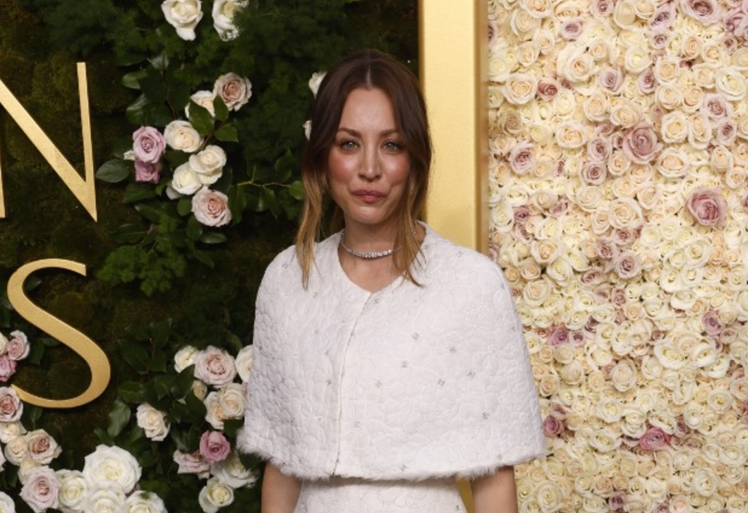 Az otthoni bár vonzereje – Kaley Cuoco vibráló megoldása