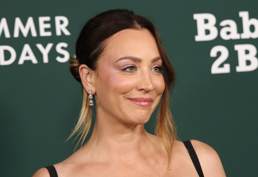 Kaley Cuoco kitálalt: ez a színésznő nem volt kedves vele a Bűbájos Boszorkák forgatásán