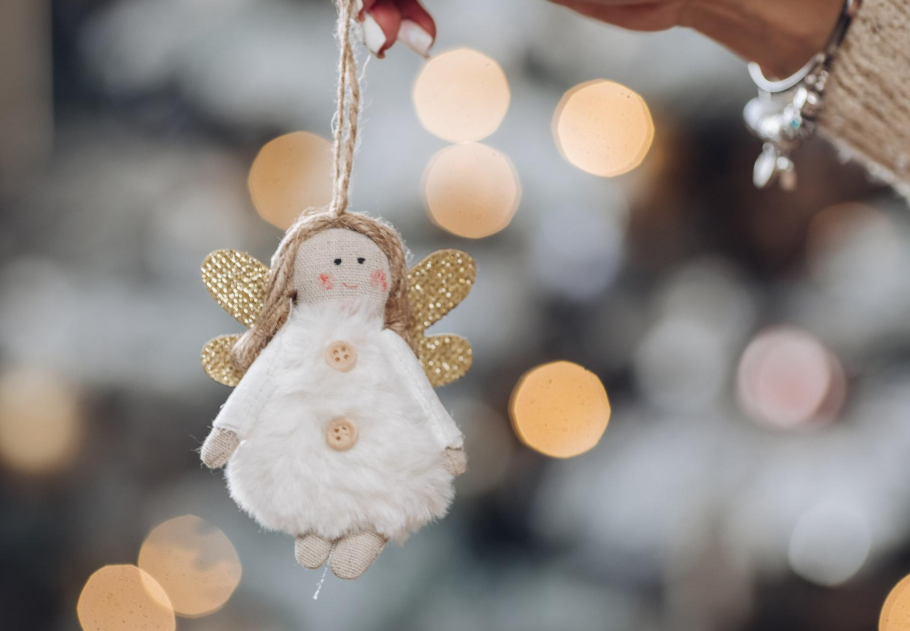 Itt a válasz – ezért díszíti angyalka a karácsonyfa tetejét, főkép